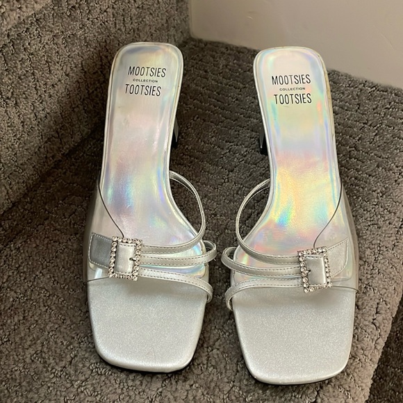 Mootsies Collection Tootsies silver square healed dress shoes. - Picture 2 of 9